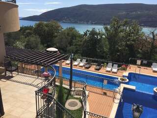 Апартаменты Sea view and pools apartments Херцег-Нови-6