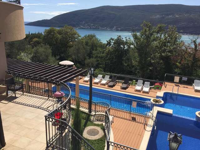 Апартаменты Sea view and pools apartments Херцег-Нови-9